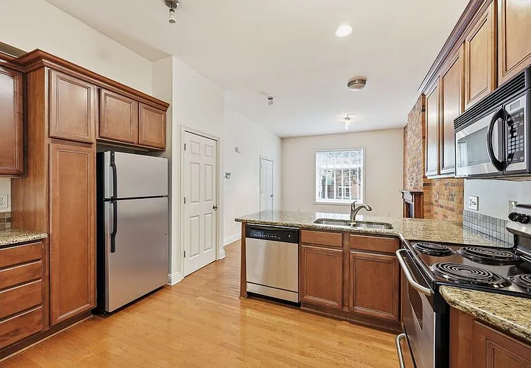 34 Buttles Ave — Photo 1