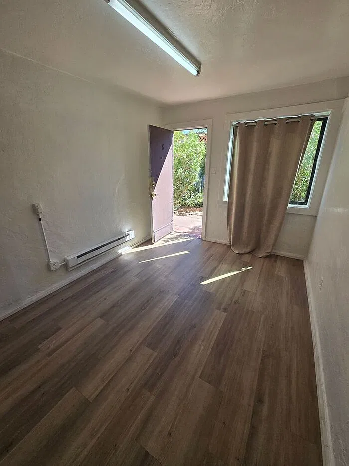 Studio, 1.0 bath, 350 sqft, $700 — Photo 3