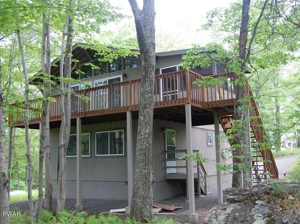 100 W End Dr, Hawley, PA 18428