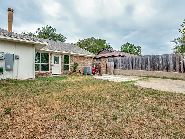 1108 Highpoint Rd — Photo 13