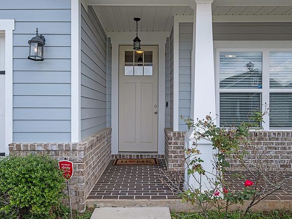 2nd image of 2253 Lexington Parc Dr