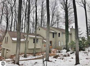 1453 S Bay View Trl, Suttons Bay, MI 49682