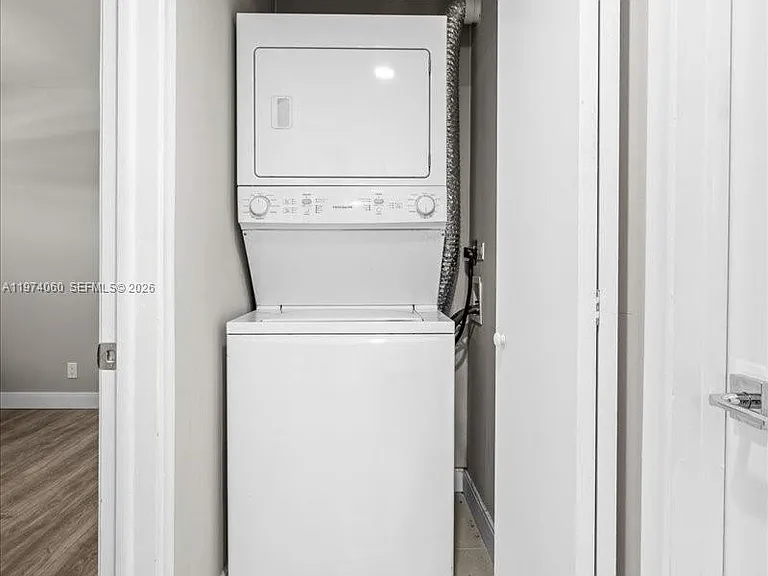 811 S Hollybrook Dr #208 — Photo 30