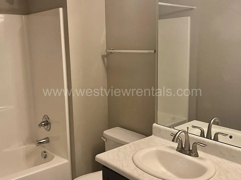 203 E Laurel St — Photo 271
