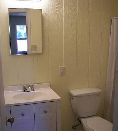 Full bathroom #1 - Hall