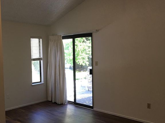 5th image of 1610 Foster Dr