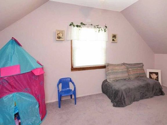 2nd image of 44 Glade Ln