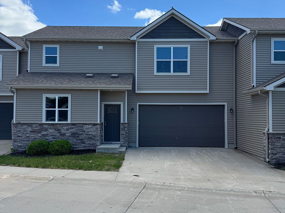 1st image of 4421 NE Crestmoor Ln
