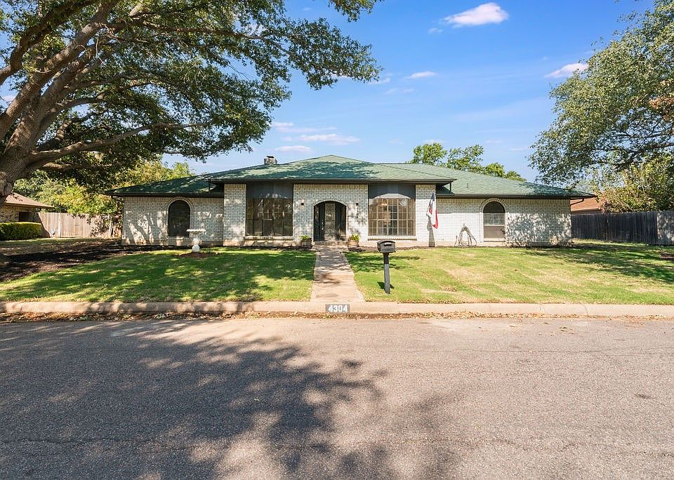 1st image of 4304 French Lake Dr