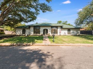 4304 French Lake Dr, Fort Worth, TX 76133