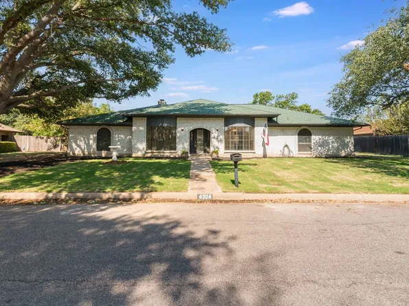 4304 French Lake Dr, Fort Worth, TX 76133