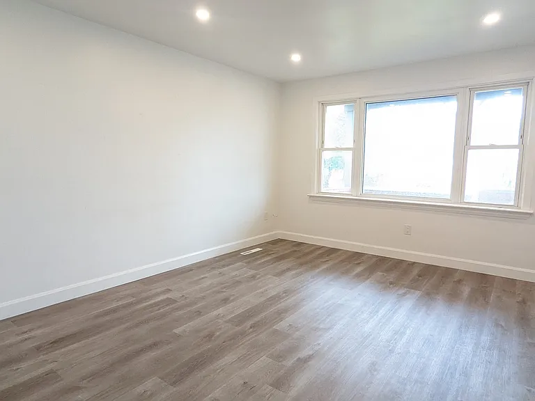 1 Admiral Rd — Photo 8