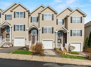 2232 Rising Hill Rd, Whitehall, PA 18052