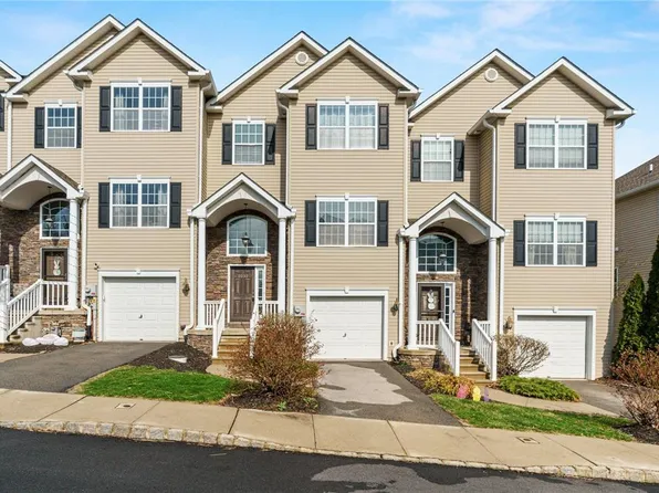 2232 Rising Hill Rd, Whitehall, PA 18052