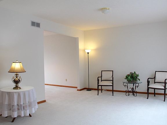 3rd image of 7584 Winding Creek Ct