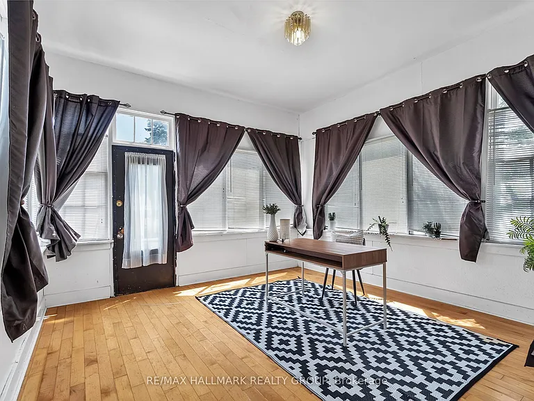 20 Russell St W #5 — Photo 4