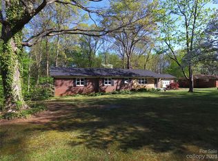 3874 Idlewood Acres Rd, Hickory, NC 28601