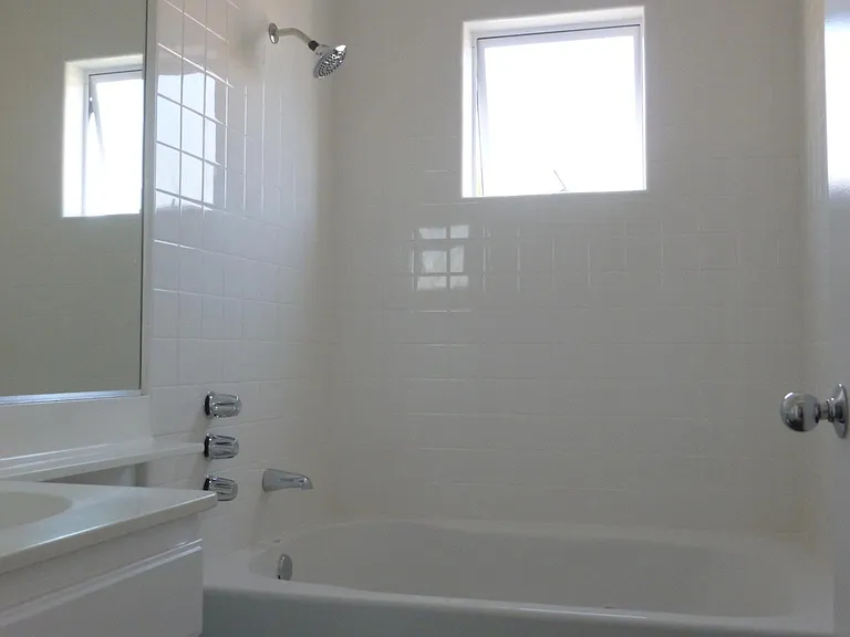 438 S Venice Blvd #5 — Photo 16