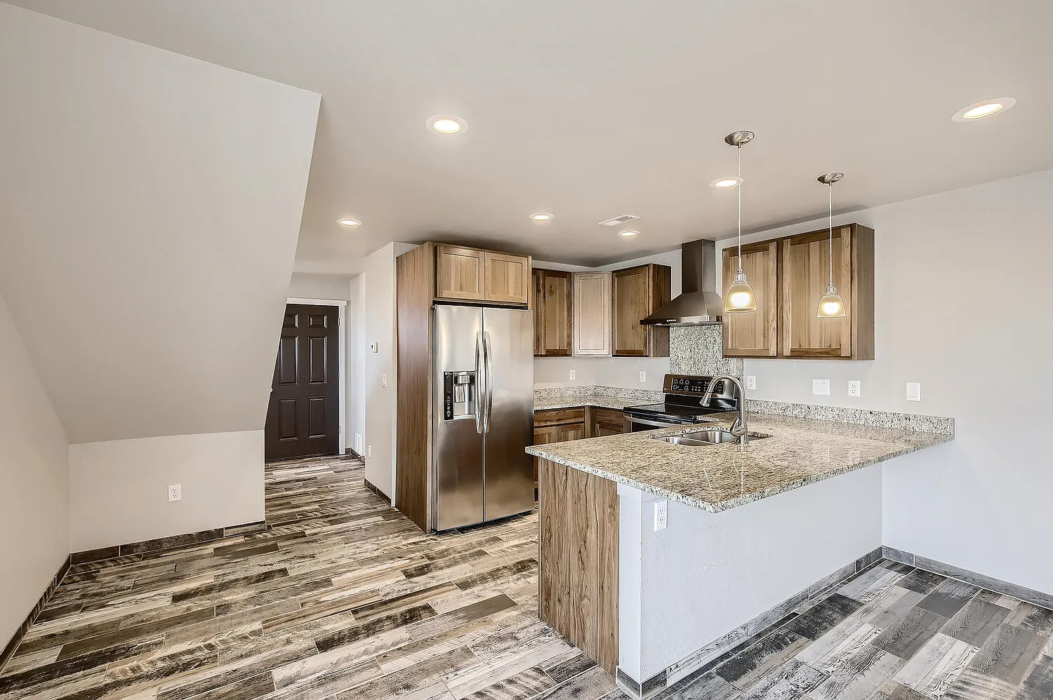 3 bed, 2.5 bath, 1400 sqft, $2,095 — Photo 1
