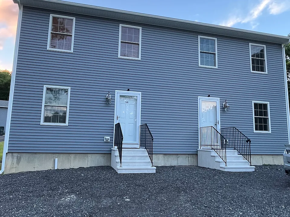 156 Grove Ave #B