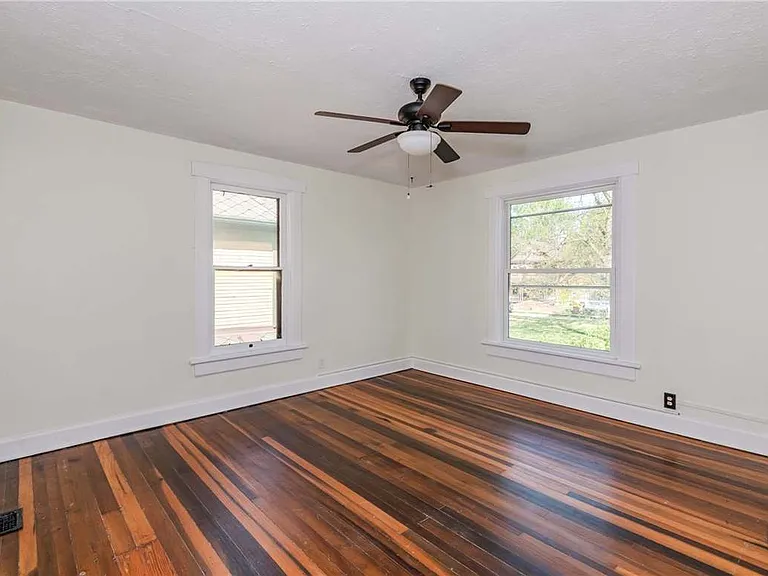 320 Park Dr — Photo 31