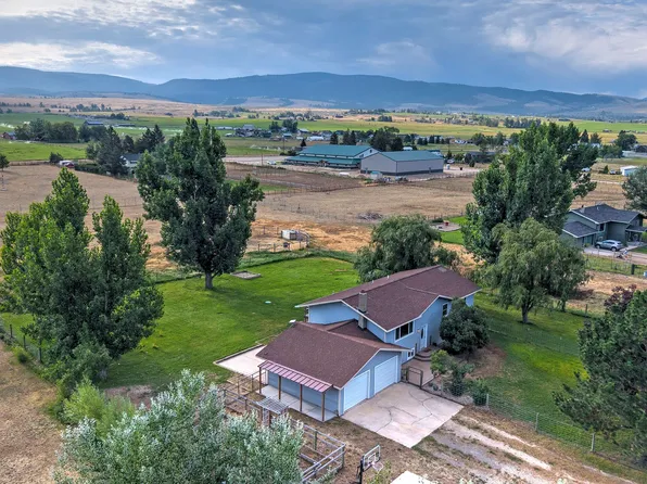 1046 Lark View Ln, Stevensville, MT 59870