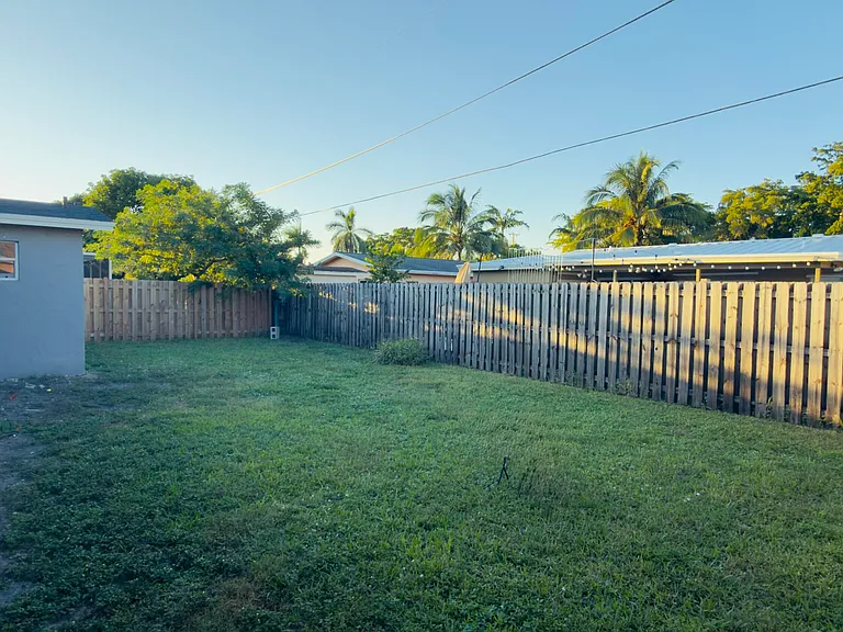 8421 NW 21st Ct — Photo 24