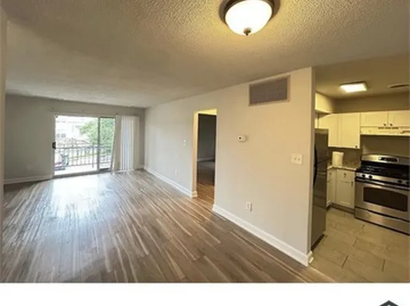 5100 F St SE APT 10, Washington, DC 20019