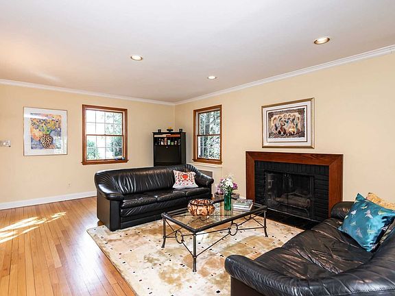 4th image of 105 Magnolia Ln