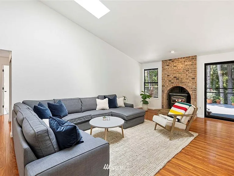 17th Avenue Ct NW — Photo 4