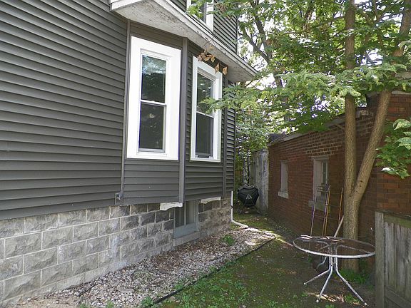 3rd image of 426 N Ingersoll St