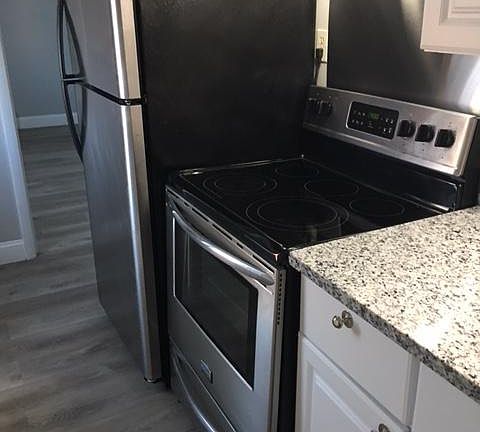 2nd image of 572 Essex St APT 6D