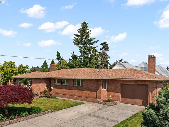 3rd image of 10919 SE Mill Ct