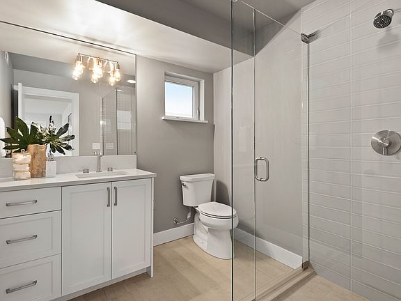5th image of 10123 NE 60th St Unit 2