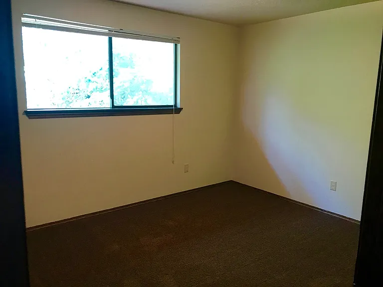 5437 - 5439 Nicole Ct SE — Photo 9