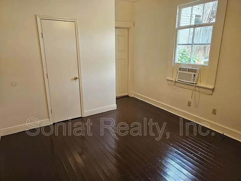 215 N Pierce St — Photo 6