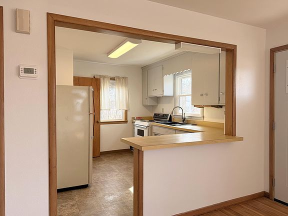 3rd image of 1968 River Rd