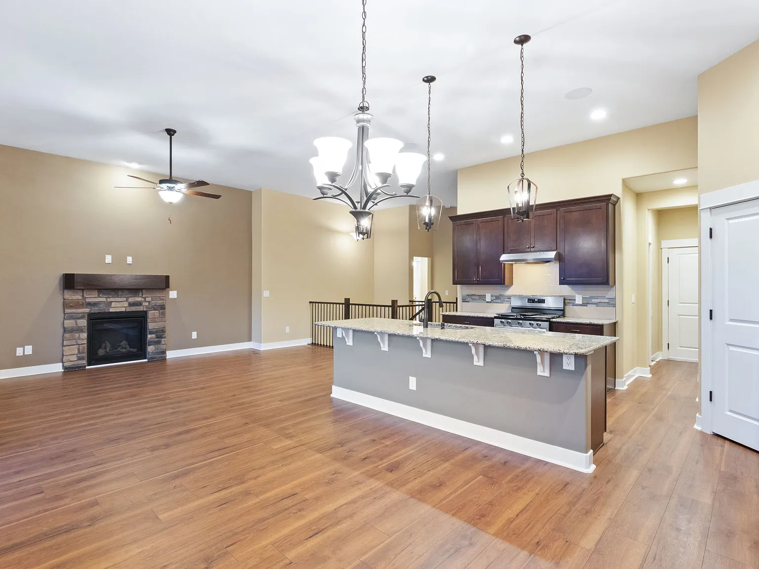 5 bed, 3720 sqft, $3,495 — Photo 3