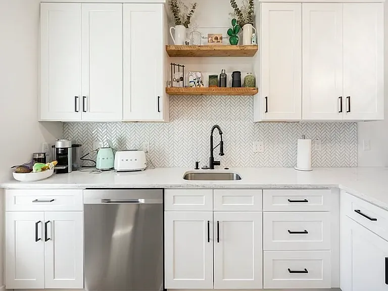 8 Viking St #3 — Photo 2