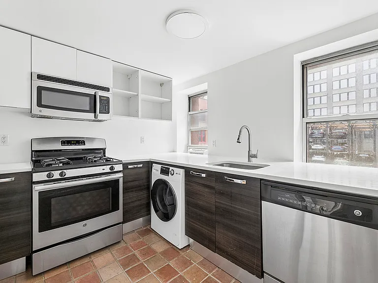 282 Hudson St #2 — Photo 5