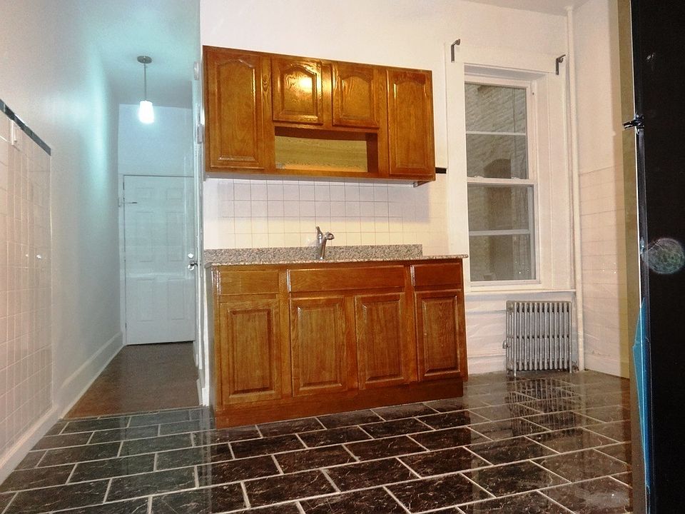 2nd image of 145 Somers St #1LF