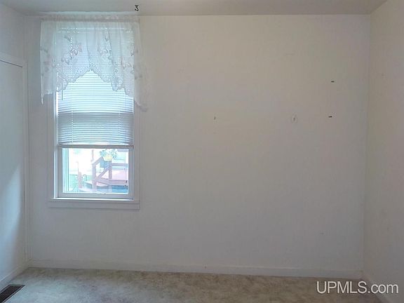 3rd image of 322 Hemlock Ave