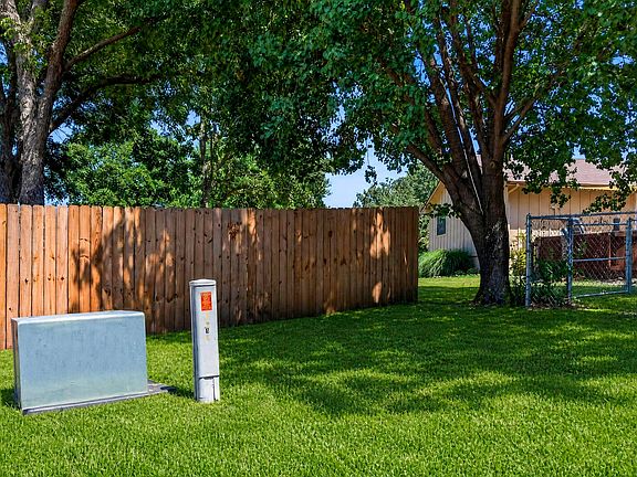 5th image of 204 Peach Cir