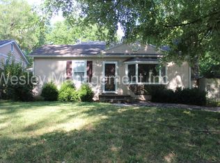 608 Yoeke St, Tonganoxie, KS 66086