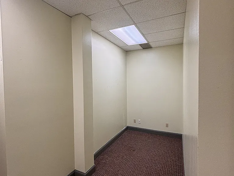 2700 Sumner Ave #102 — Photo 11