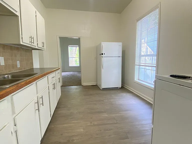 328 N Philadelphia Ave — Photo 4