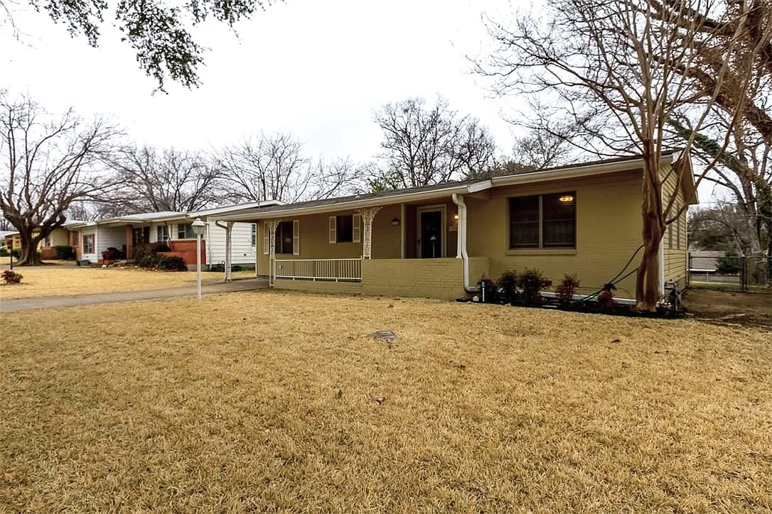 3 bed, 1292 sqft, $1,800 — Photo 1