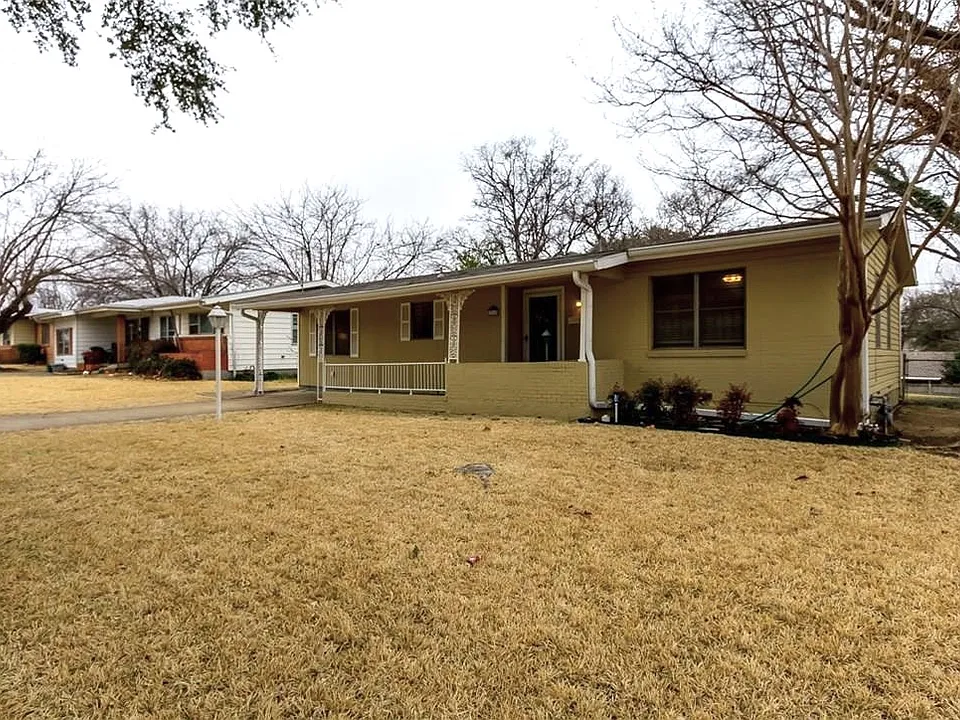 1214 Burleson St