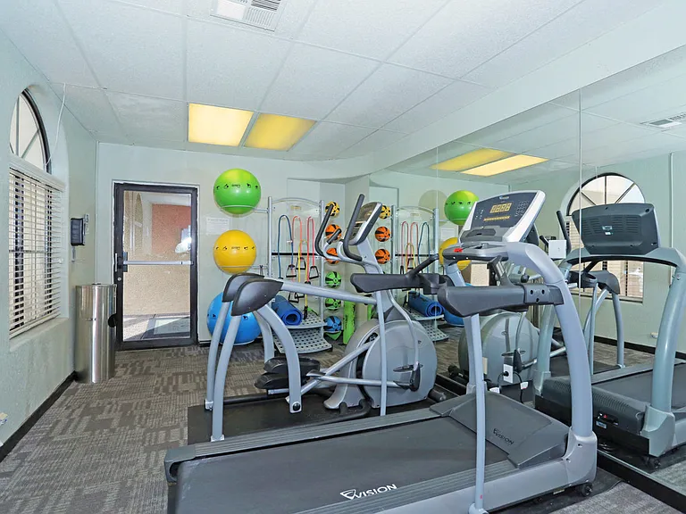 Parc West Apartments — Photo 3