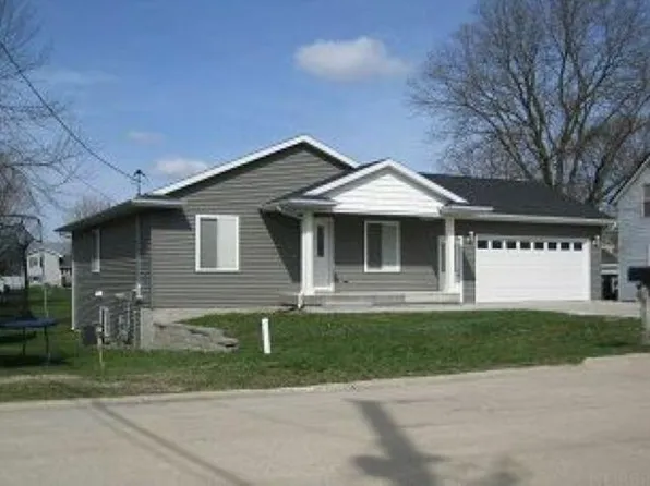 1017 7th Ave SW, Independence, IA 50644